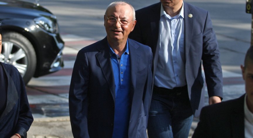 Доган заяви, че започва тримесечен преходен период.