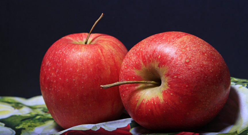 Защо е по-добре да ядем ябълките с корите