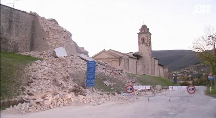 Хиляди италианци останаха на улицата след силния трус