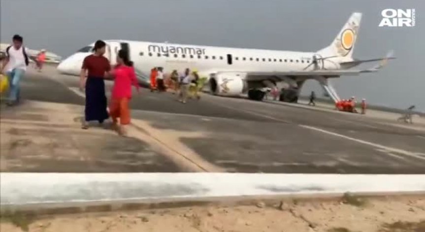 Самолет в Мианмар се приземи без преден колесник