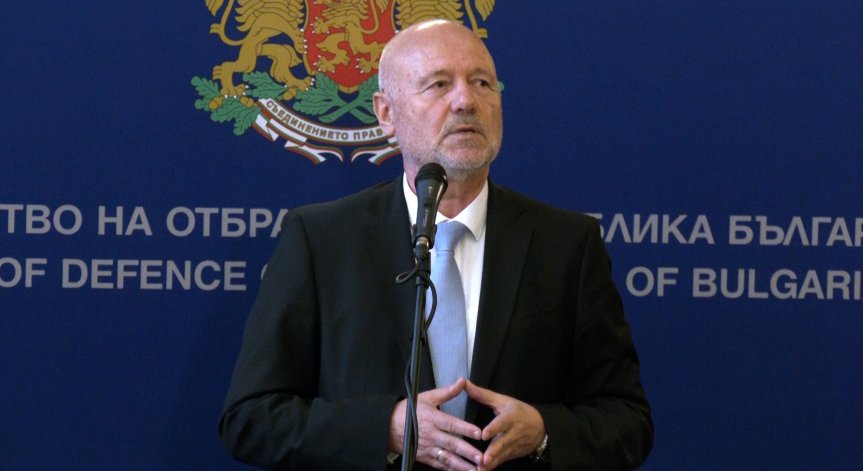 Тагарев: България ще се присъедини към европроекта за 1 млн. снаряда за Украйна