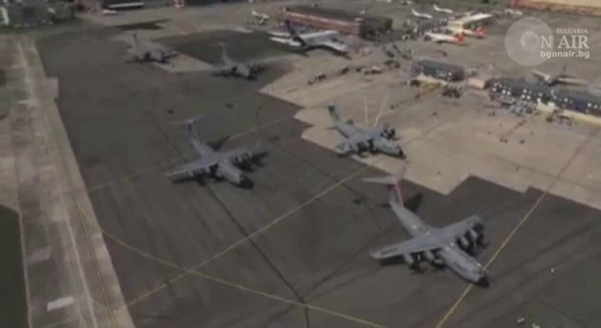 Airbus представя военния транспортен модел А400М (видео)