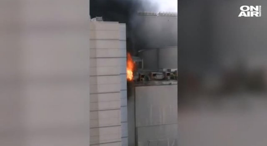Пламъци обхванаха част от небостъргач в Банкок. Поне трима са загиналите.