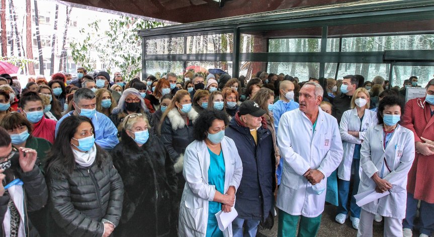 Кадрова катастрофа в болниците: В 73% от тях липсват лекари, в 90% - медицински сестри