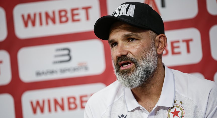 Двама специалисти делят върха.