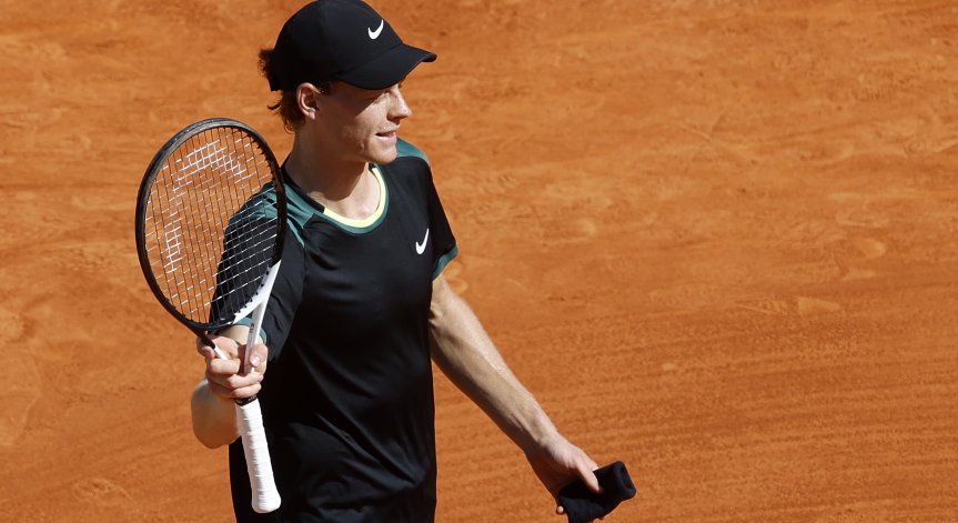 Неприятности за световния номер 1 в мъжкия тенис.