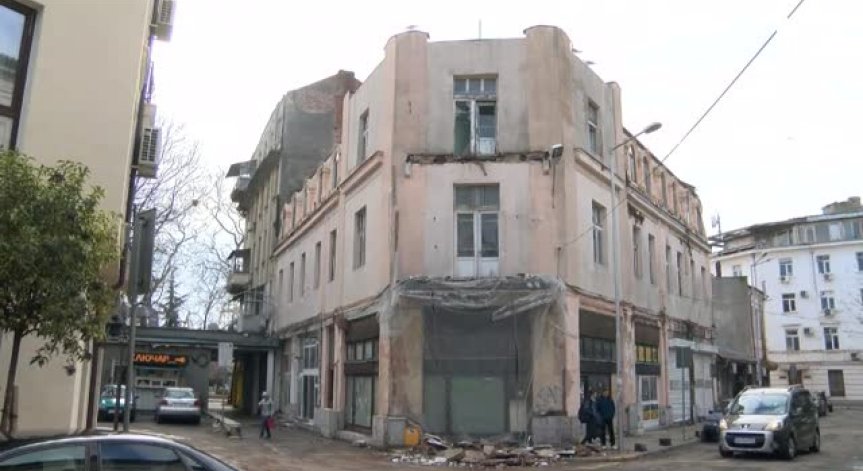 Грозно: Разпада се къща-паметник на културата в Бургас