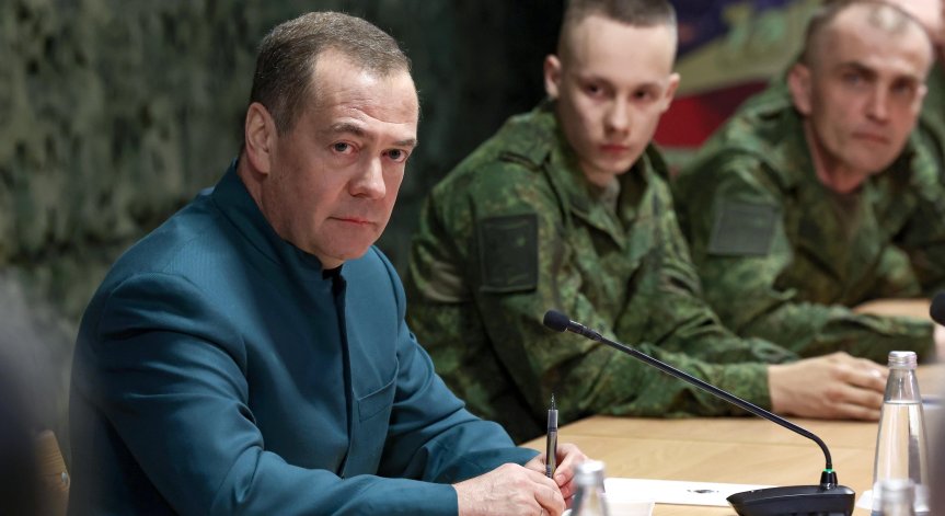 Медведев: Санкциите? Икономиката на Русия остава стабилна