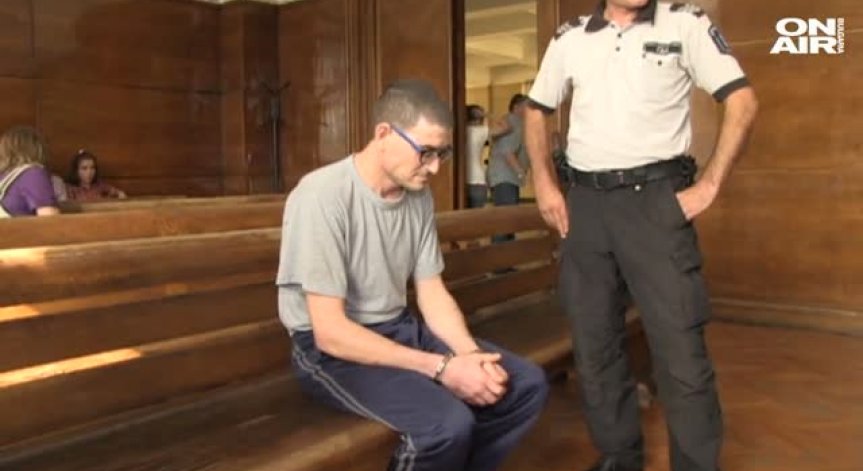 Изверг от Русенско изнасилил 42 пъти 14-годишната си дъщеря