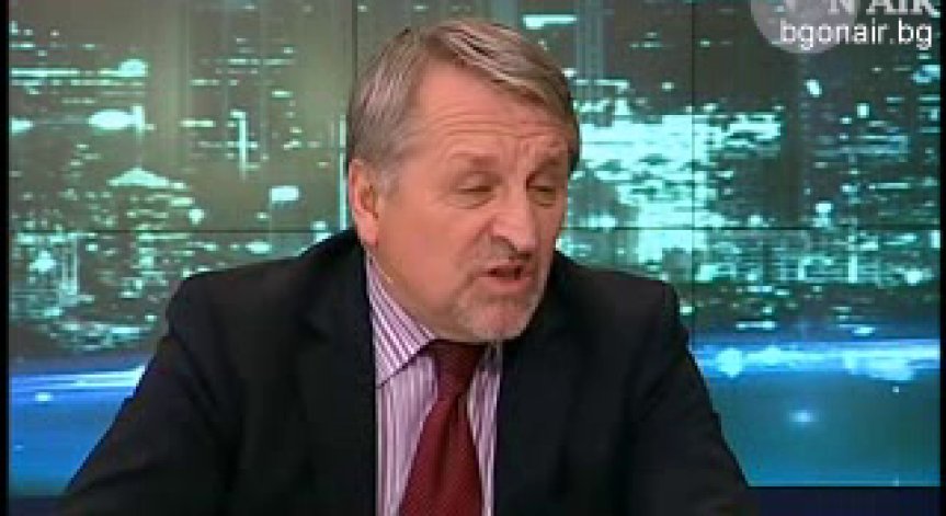Референдумът има единствената цел да мобилизира електорат, коментира Иван Хиновски