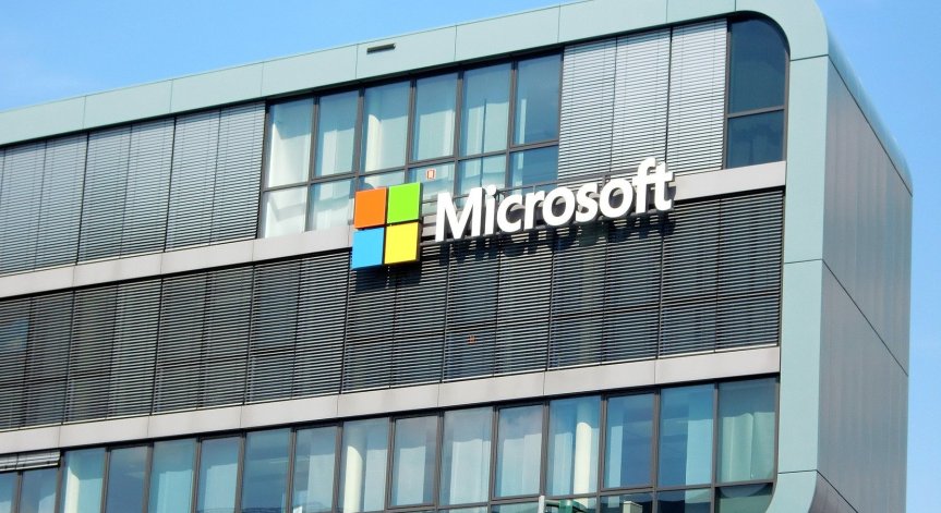 Заради коронавируса: Microsoft призова служителите си да работят от вкъщи