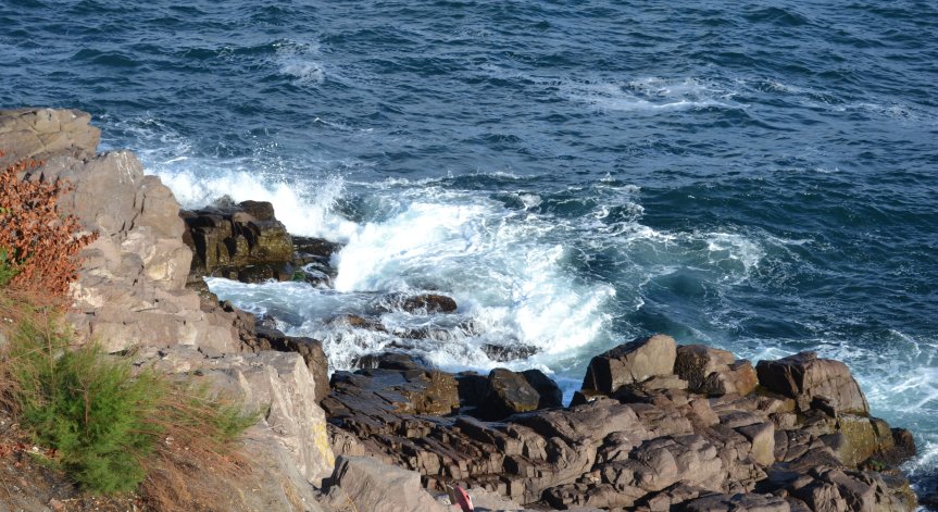 Двама мъже изчезнаха в морето край Созопол, времето затрудни спасителите