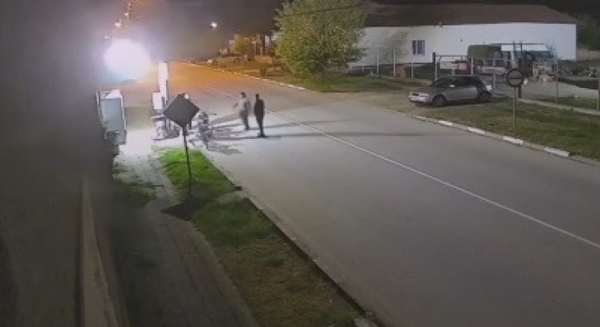 Шофьорът е установен по-късно от МВР и е задържан.