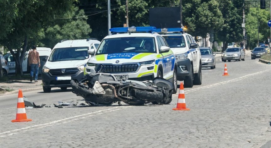 Движението в участъка е затруднено.