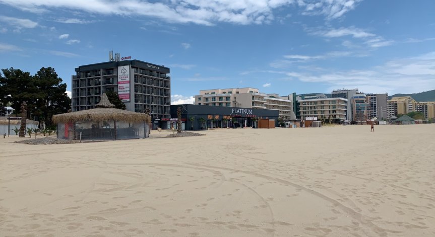 Хотелиери против военна база на морето - това ще е последният пирон в ковчега им