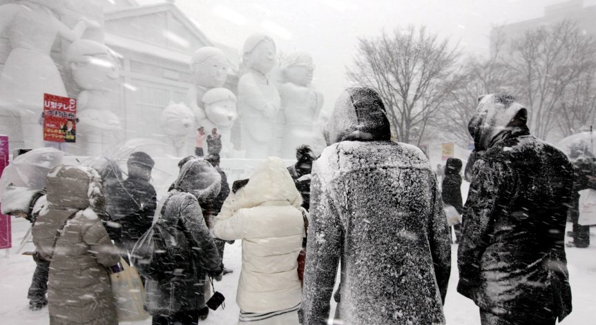 17 умряха от студ в Япония, за ден натрупа метър сняг