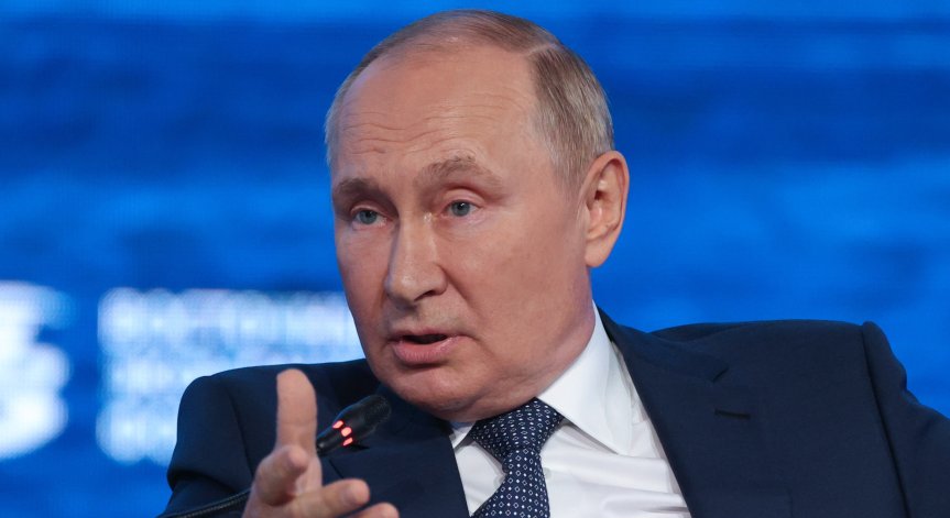 Политици от Санкт Петербург и Москва с подписка за оставката на Путин