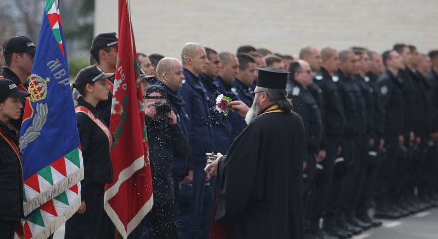 Църквата почита  Св. Архангел Михаил, а полицията празнува национален празник