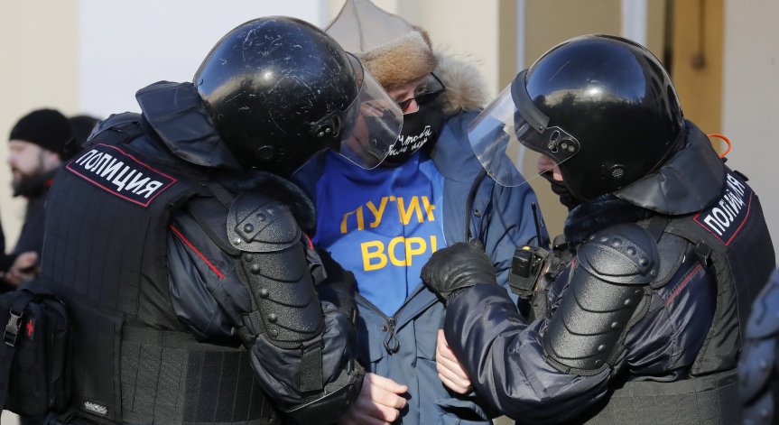Съдят 3500 руснаци за участие в антивоенните митинги в Санкт Петербург