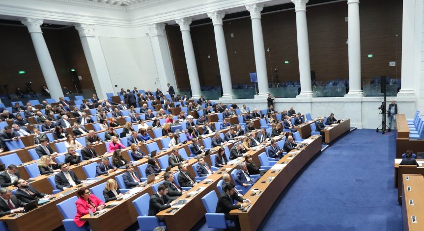 Депутатите обсъждат промени в жп транспорта, четирима министри отговарят на въпроси