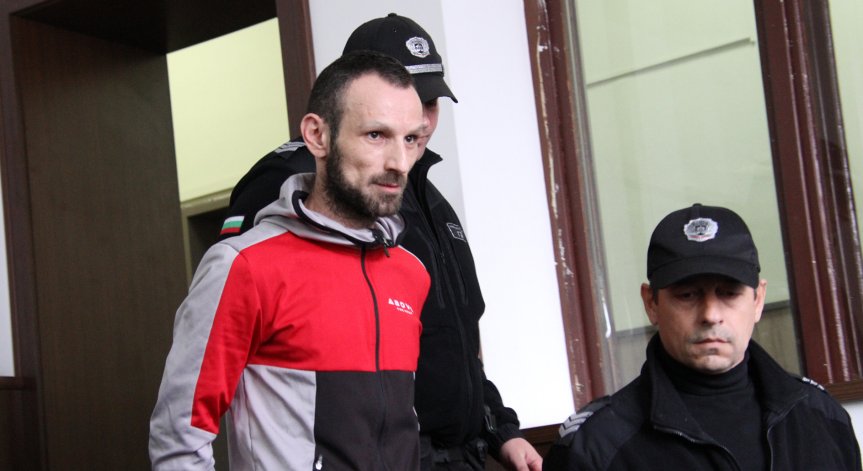 Петър Чернев не отрича, че е удрял детето.