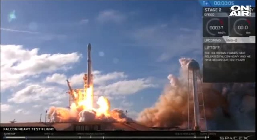 SpaceX изстреля най-мощната ракета в света с Tesla на борда