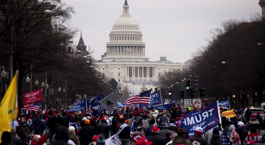 Насилие и сблъсъци в САЩ: Привърженици на Тръмп нахлуха в Конгреса