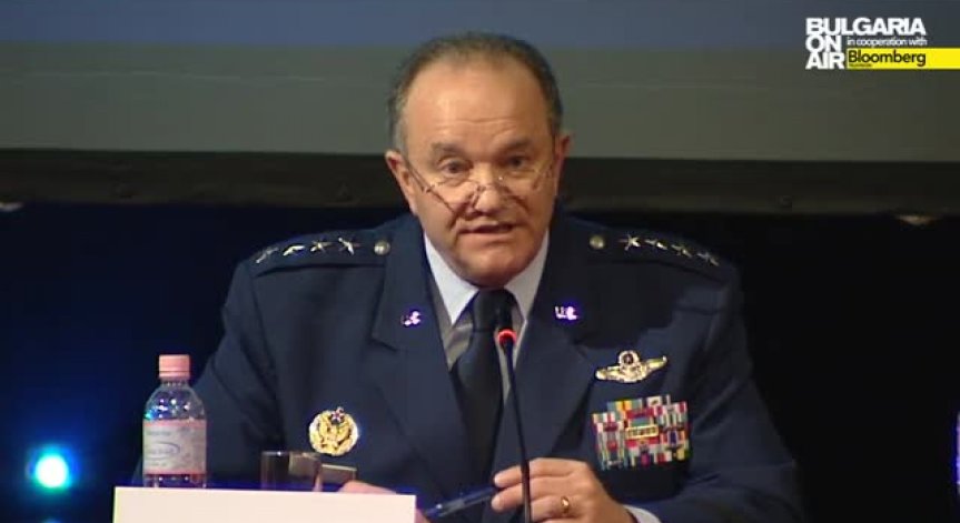 Филип Брийдлав: България трябва да спази намерението си да модернизира армията си