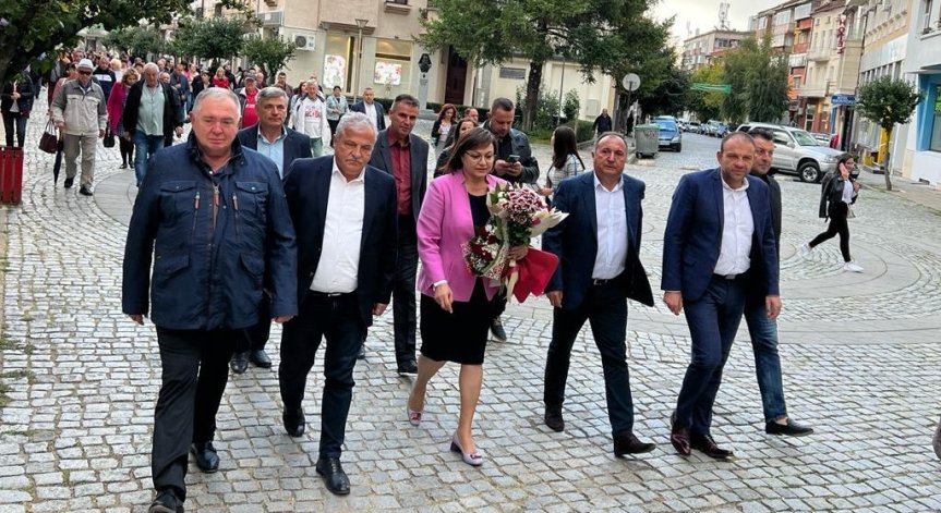 Нинова в Гоце Делчев: Решенията за България трябва да се взимат в България