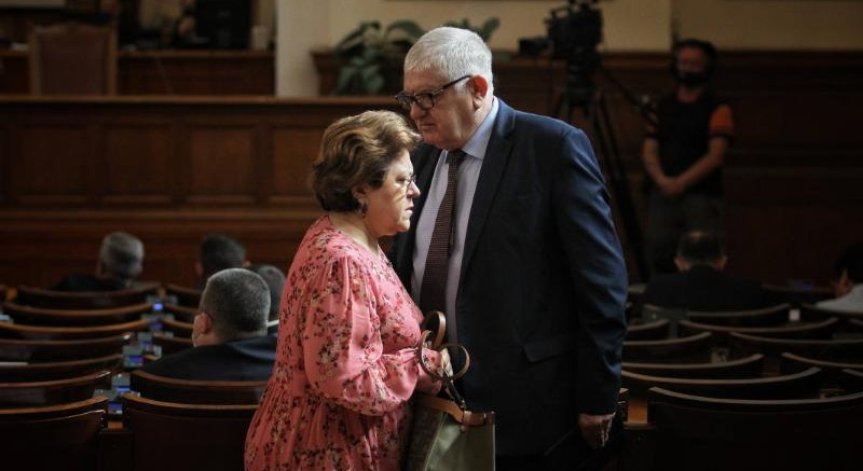 Манолова: ГЕРБ и ИТН са срещу Дончева като ансамбъл по синхронно плуване