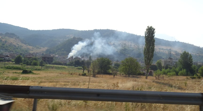 Барака пламна в Симитли, огънят вече е загасен