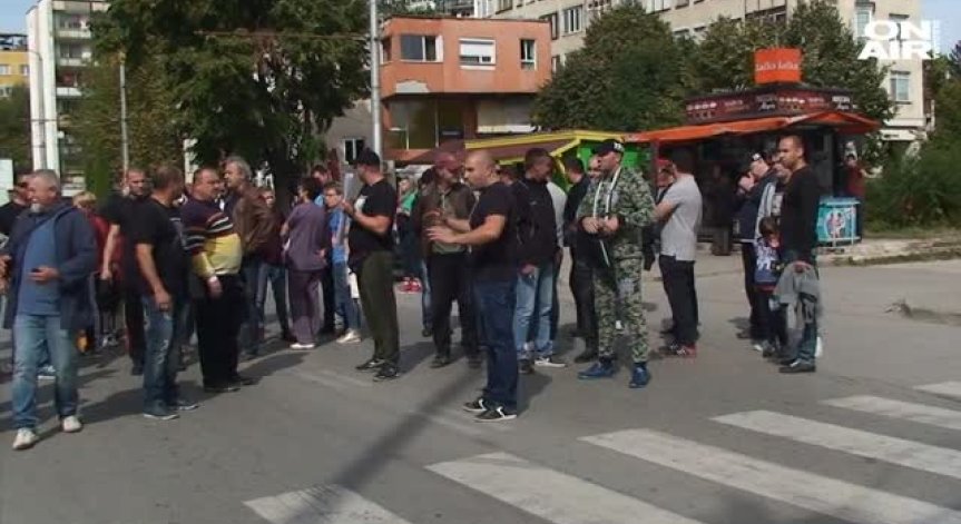 Стотици граждани и лекари излязоха на протест в защита на болницата във Враца