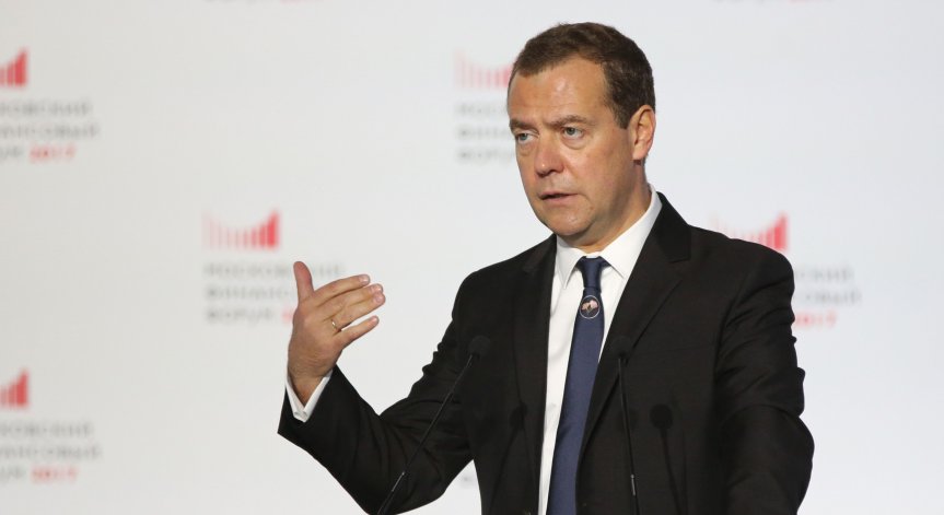 Медведев: Европа, готви се за недостиг на храна и насилие от украинските бежанци