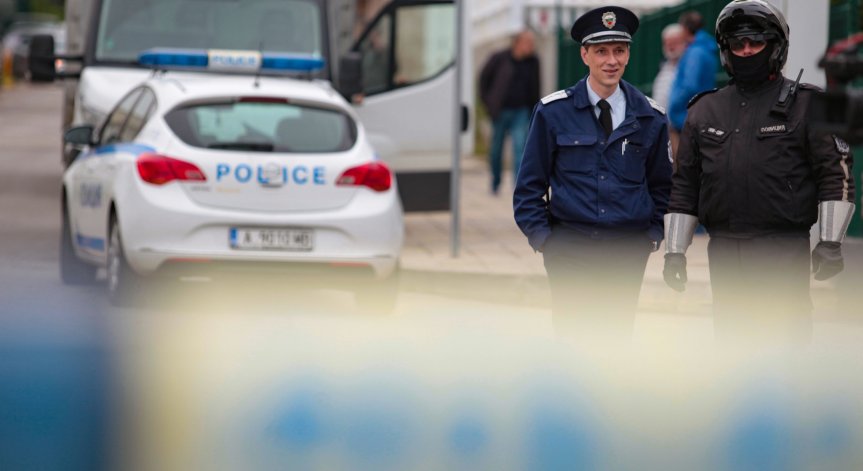 След поста на жената има и коментари от други жители на района.