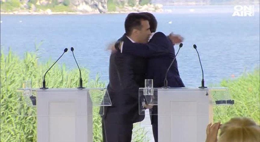 Атина и Скопие подписаха договора за името на Македония!