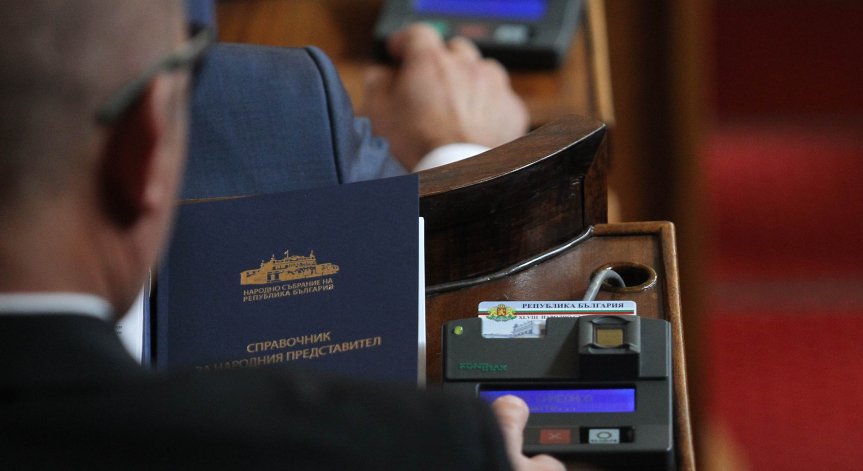 Депутатите обсъждат законопроекта за покупката на 8 изтребителя F-16
