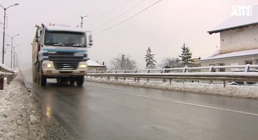 Елин Пелин на протест заради опасен надлез