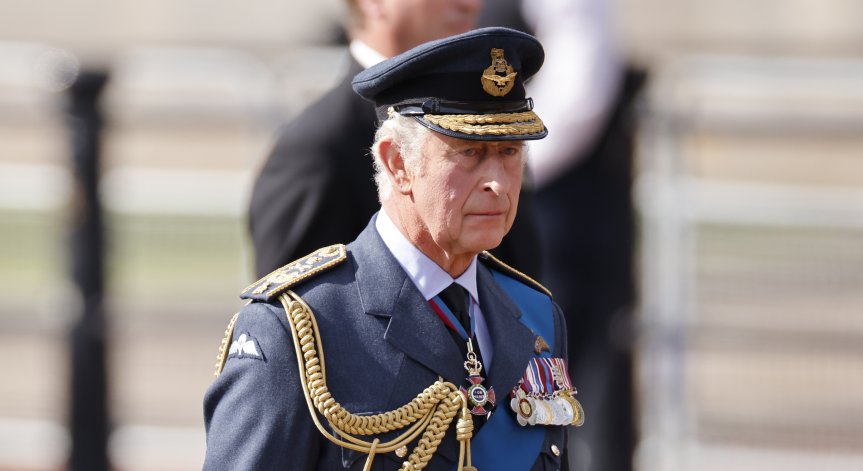 Уволняват 100 души от резиденцията на Чарлз III, работили десетилетия за кралицата