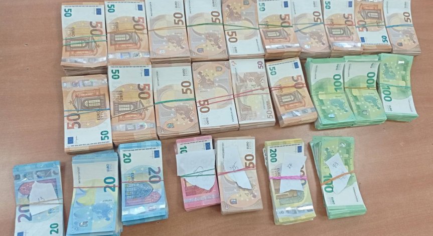 Заловиха недекларирана валута за над 700 000 лв. на 