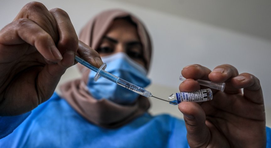 Израел започна ваксинация срещу Ковид-19 на юноши между 12-15 г.