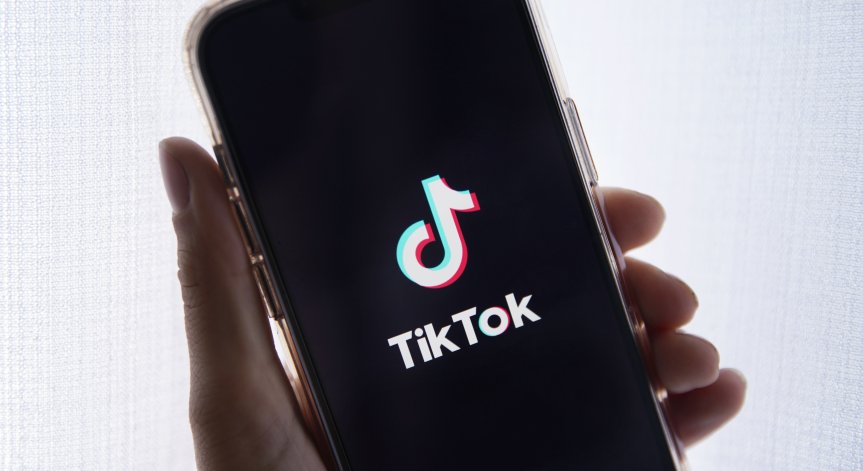 Фалшиви TikTok акаунти разпространяват дезинформация за войната в Украйна