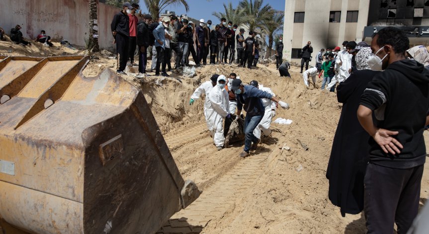 Откриха масов гроб в двора на болницата 