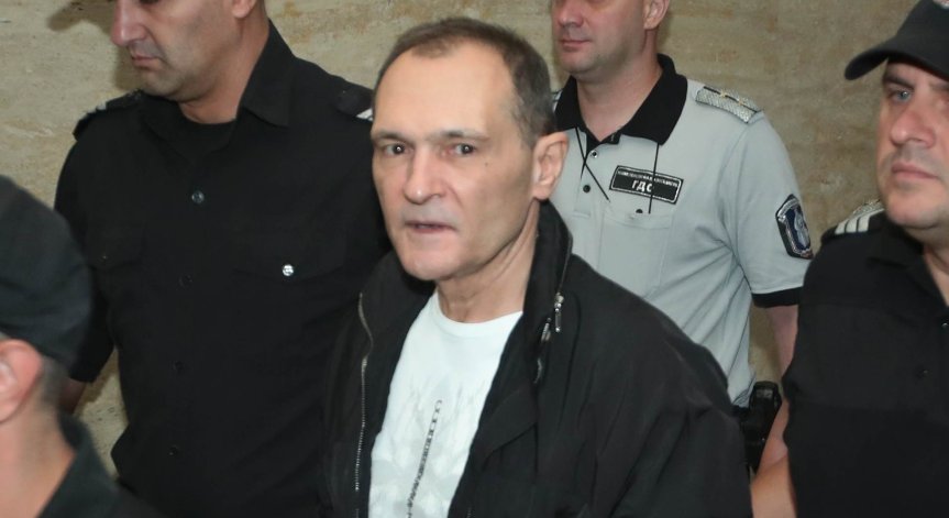 НАП отмени запори за близо 50 млн. лв. на фирми на Божков