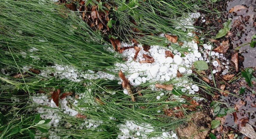 Градушка удари части от България, в Сливенско нанесе щети