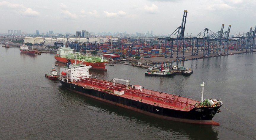 Американски компании тайно доставят руски суров петрол на пазара в САЩ