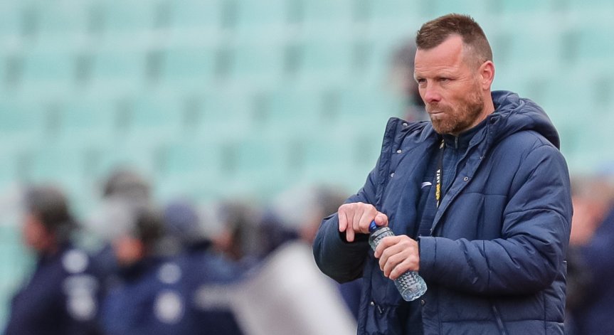 Топузаков остава треньор на 