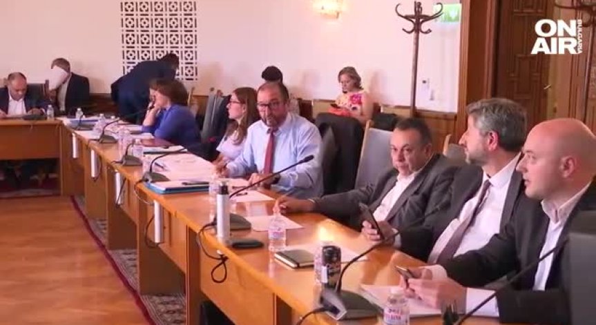 Правната комисия прие на първо четене закона 