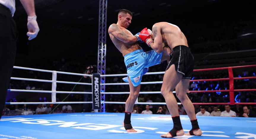 Бургаската машина Атанас Божилов надви категорично румънеца Цезар Матей