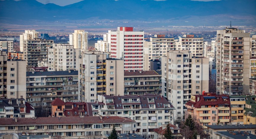 България е и сред страните с най-високи равнища на пренаселеност на младите.