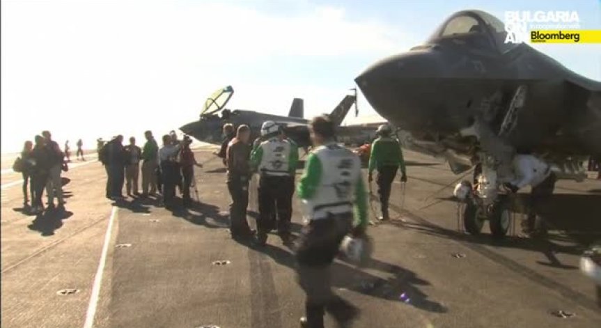 F-35 извърши първото си кацане на самолетоносач